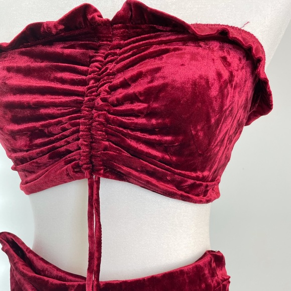 Two piece velvet red skirt and crop top - Picture 4 of 5